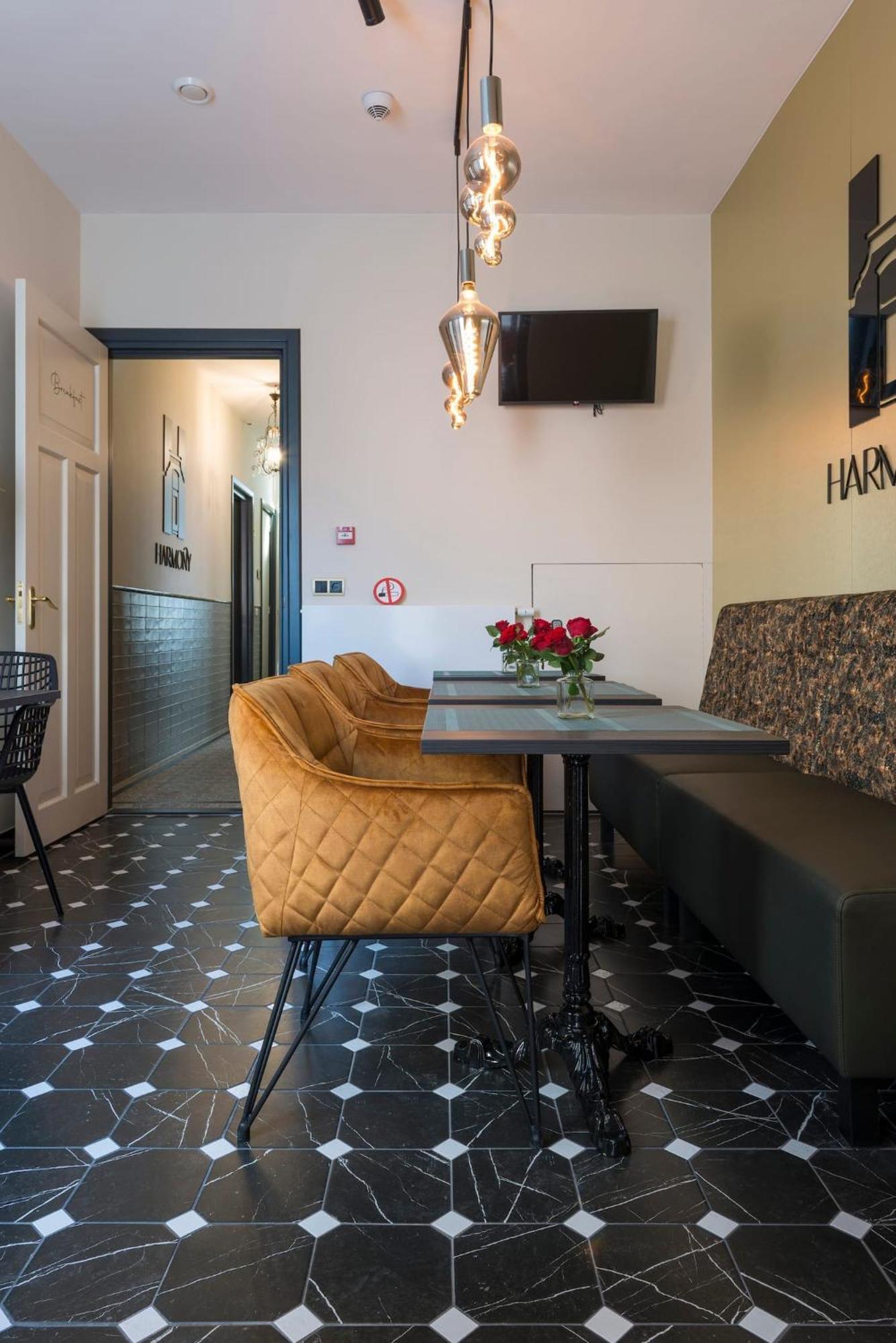 Petite Room With Wifi, Ac, And Shared Kitchen Тилбург Екстериор снимка