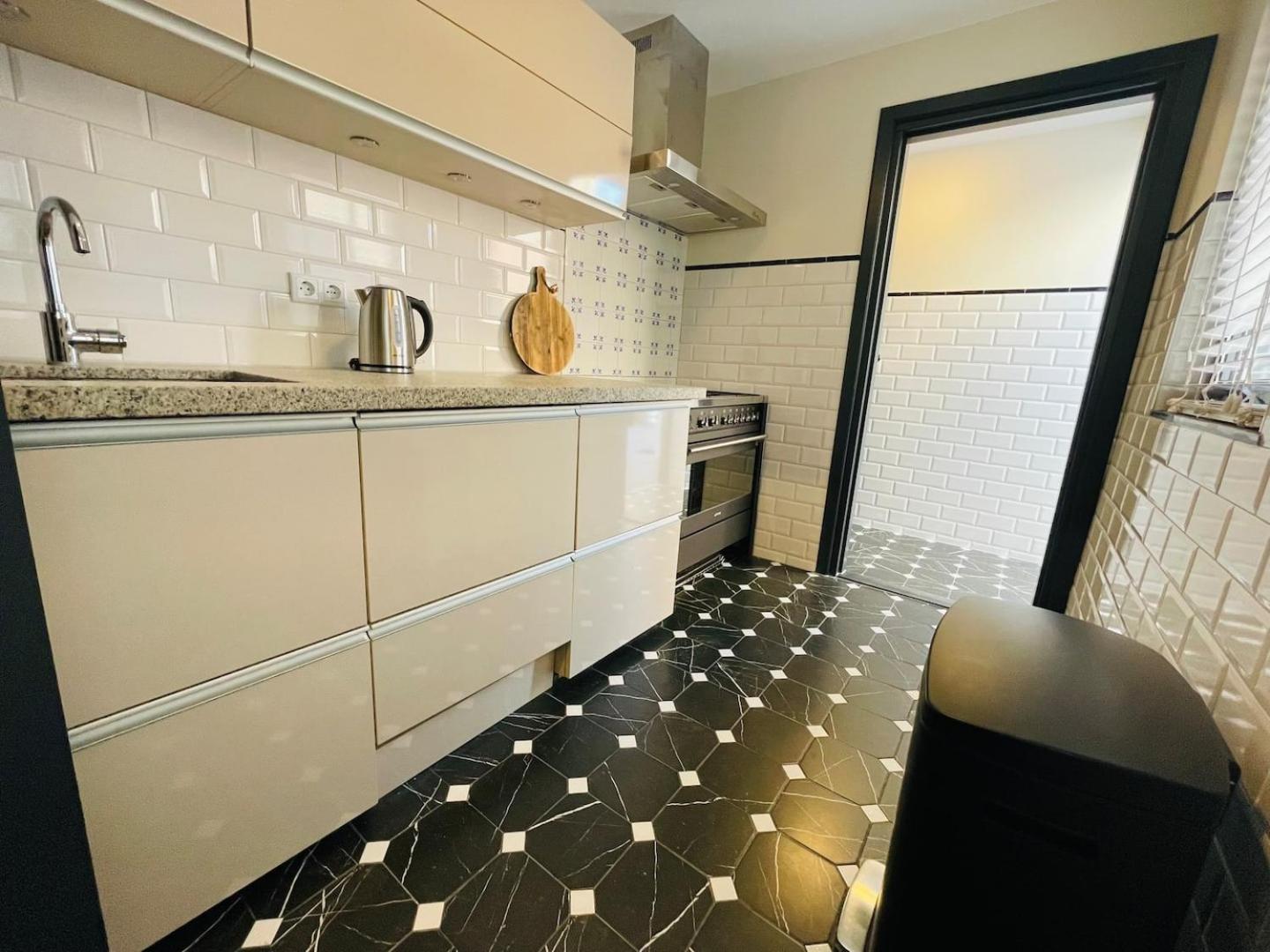 Petite Room With Wifi, Ac, And Shared Kitchen Тилбург Екстериор снимка