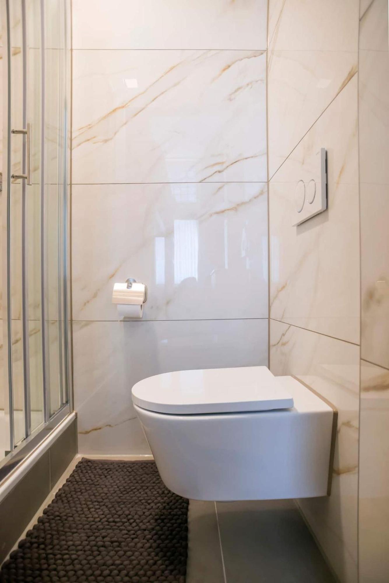 Petite Room With Wifi, Ac, And Shared Kitchen Тилбург Екстериор снимка