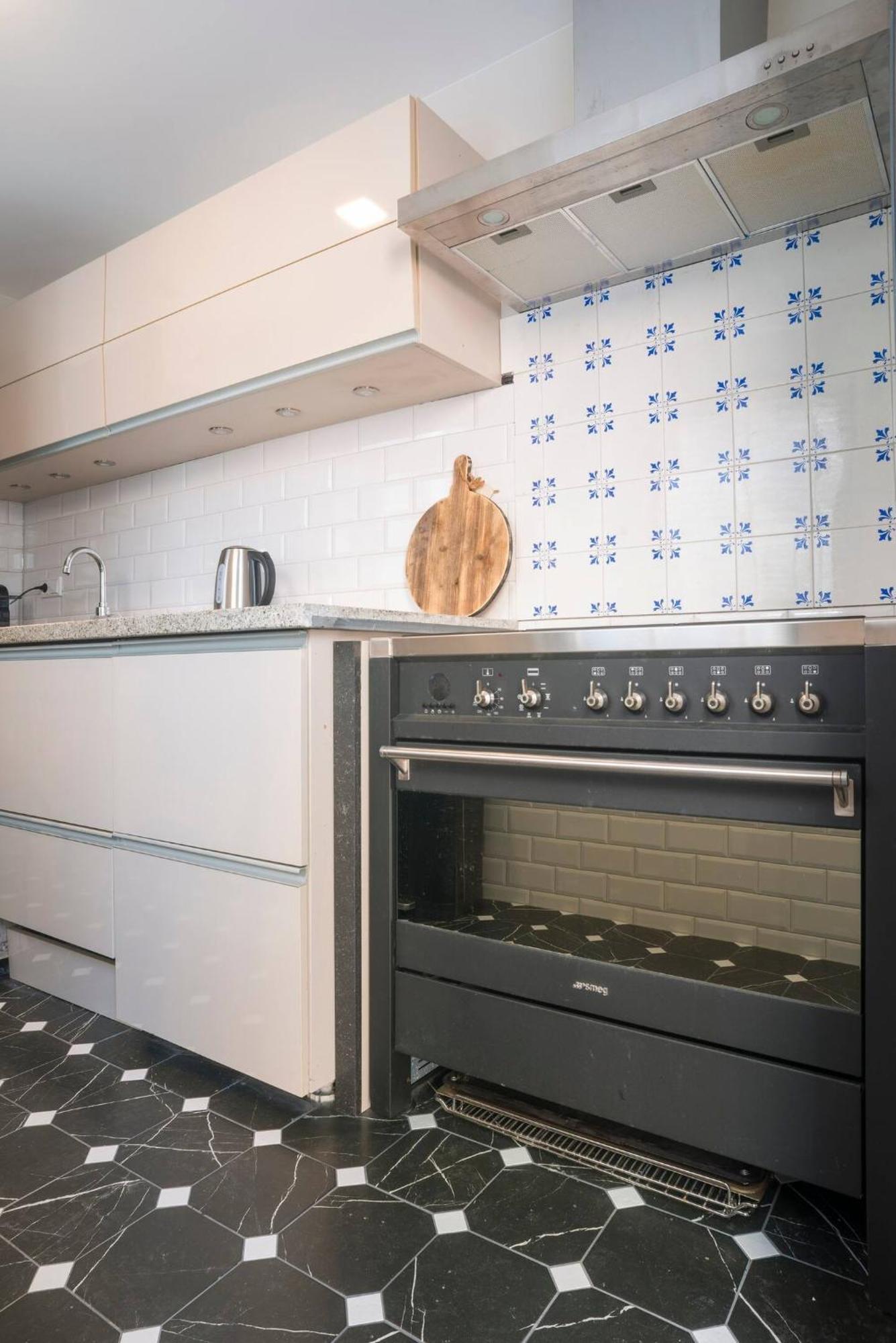 Petite Room With Wifi, Ac, And Shared Kitchen Тилбург Екстериор снимка