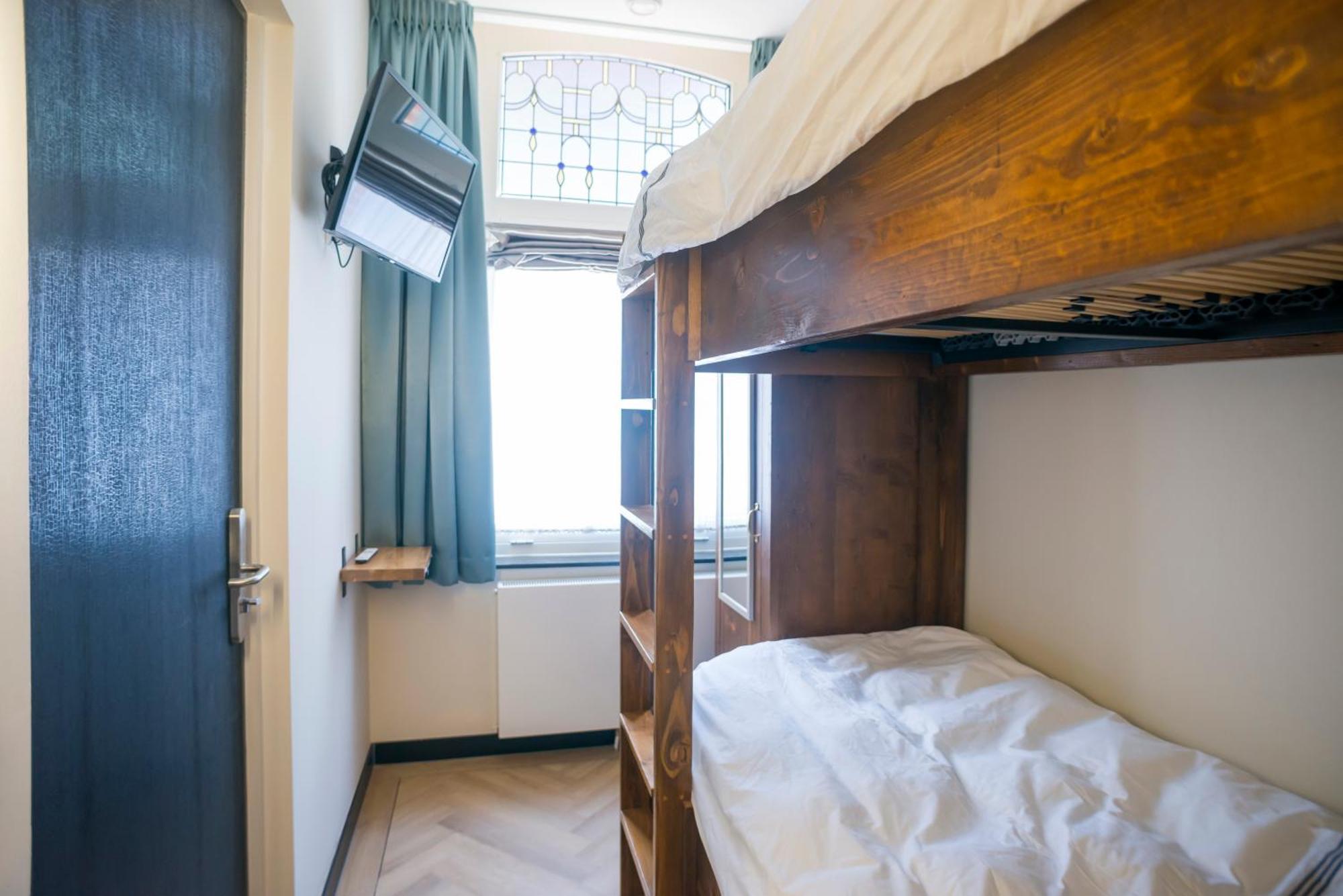 Petite Room With Wifi, Ac, And Shared Kitchen Тилбург Екстериор снимка