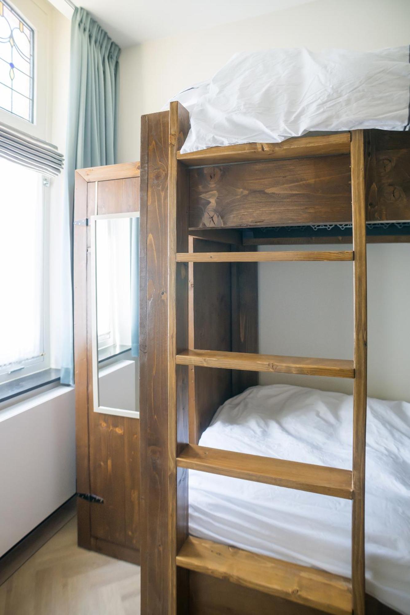 Petite Room With Wifi, Ac, And Shared Kitchen Тилбург Екстериор снимка