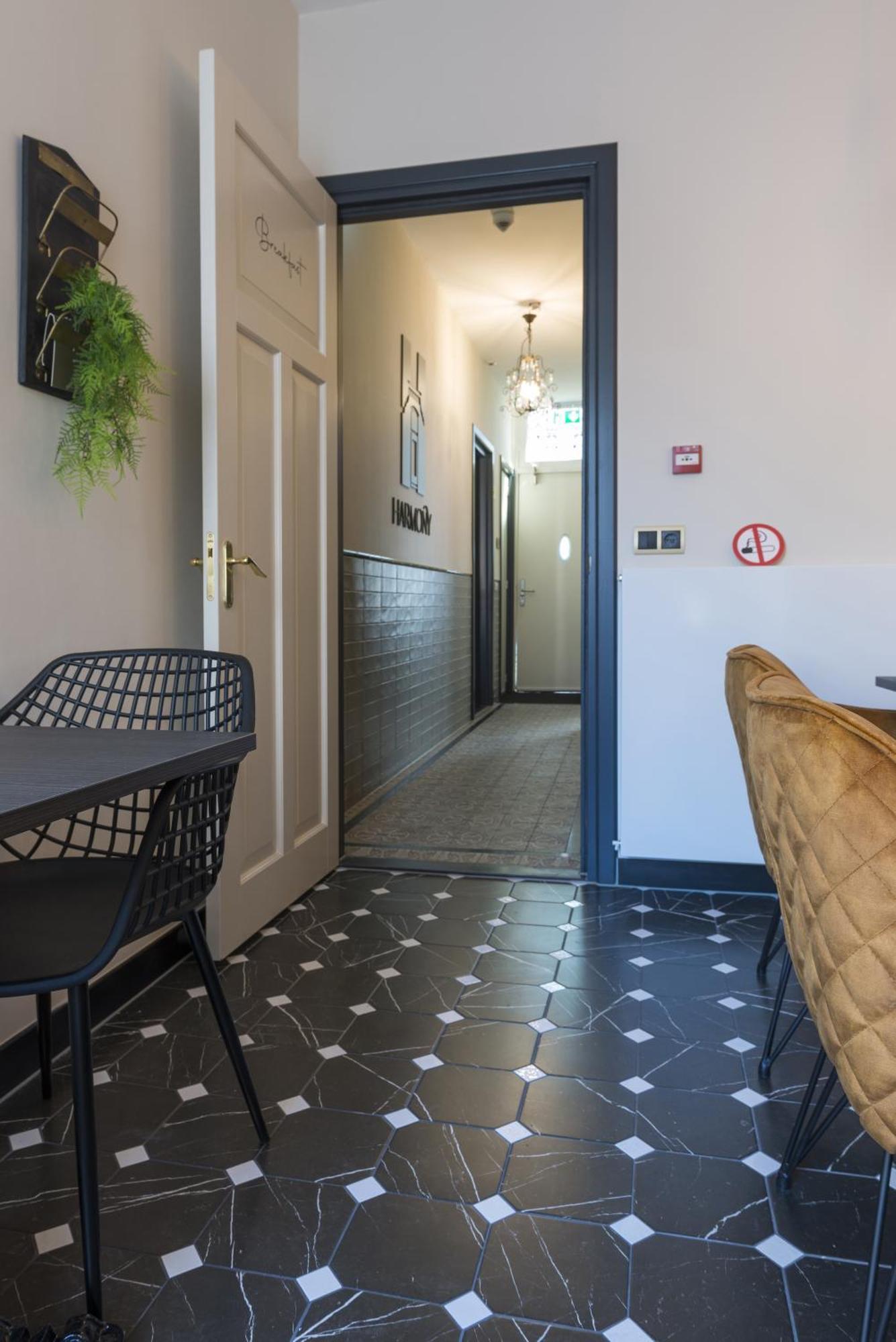 Petite Room With Wifi, Ac, And Shared Kitchen Тилбург Екстериор снимка