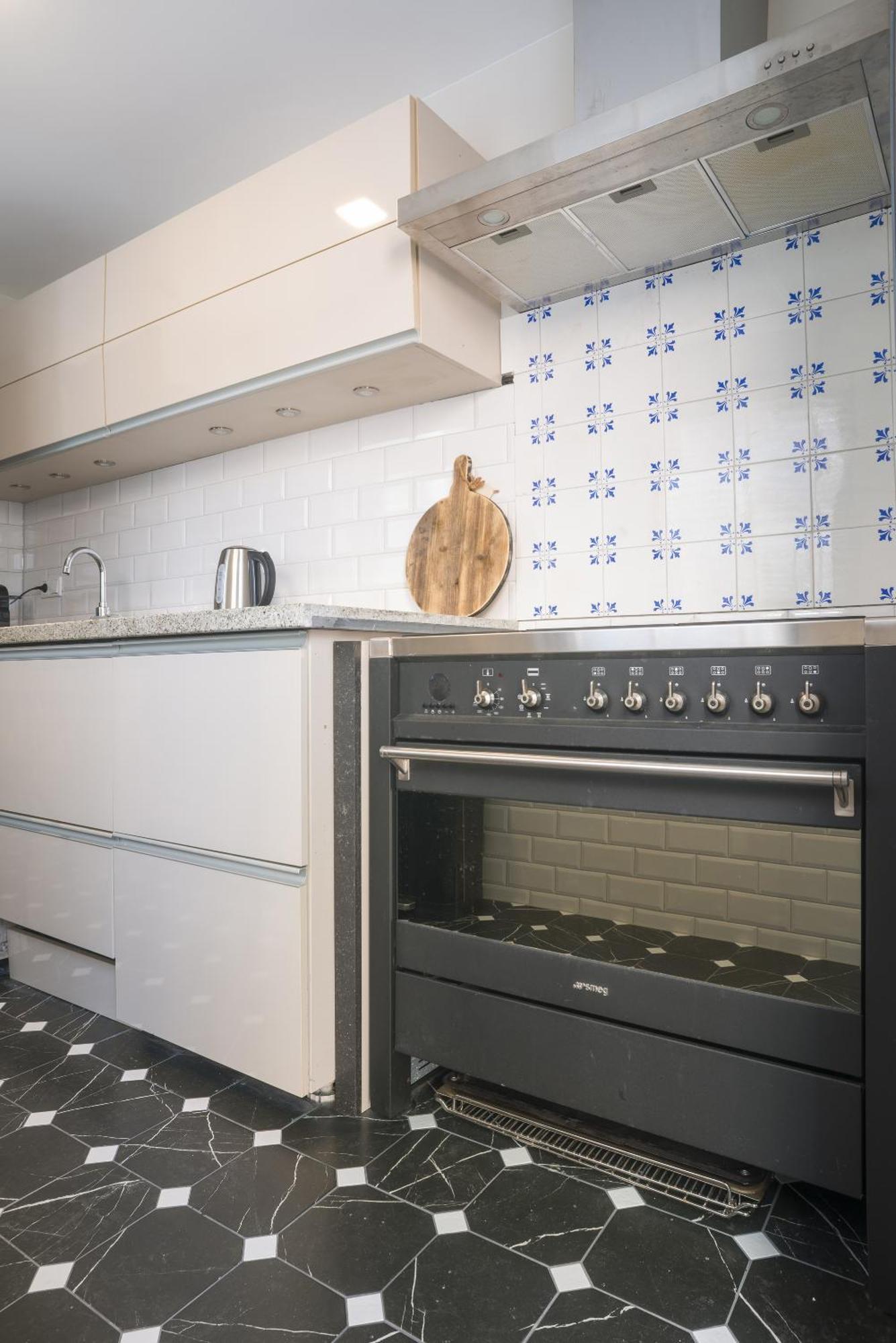 Petite Room With Wifi, Ac, And Shared Kitchen Тилбург Екстериор снимка